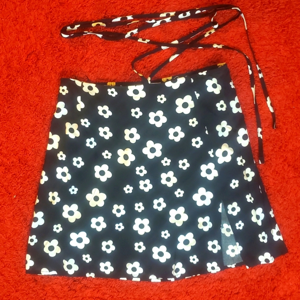 Streetwear Society Black and White Floral Skirt